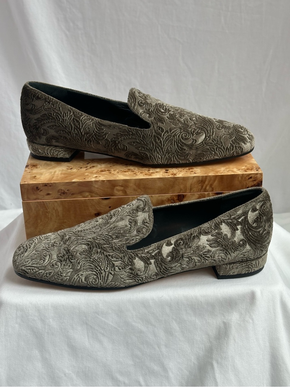Stuart Weitzman Velvet Brocade Smoking Loafers in Brown Taupe | Size 8